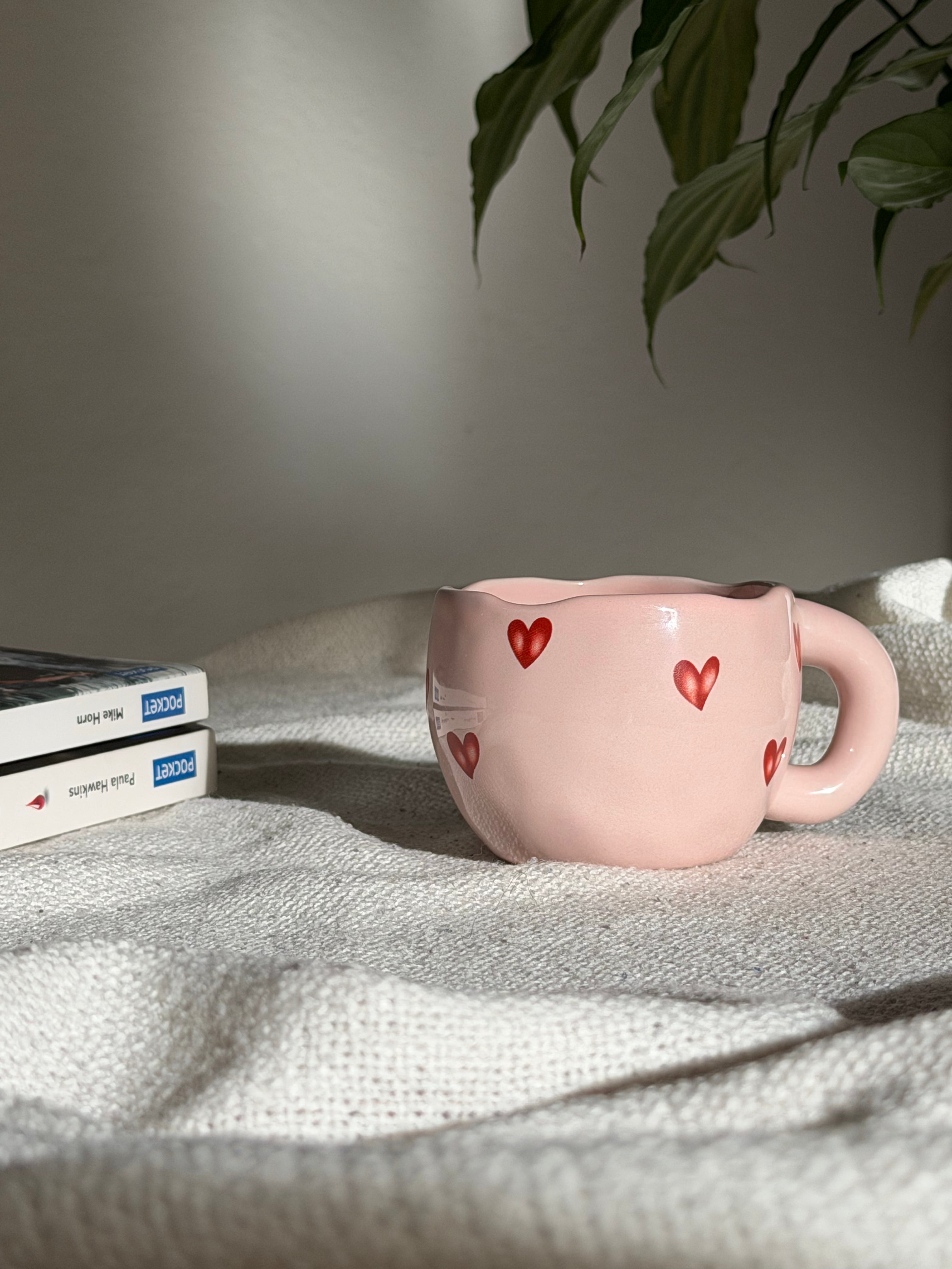 Tasse battement rose coeurs ceramique