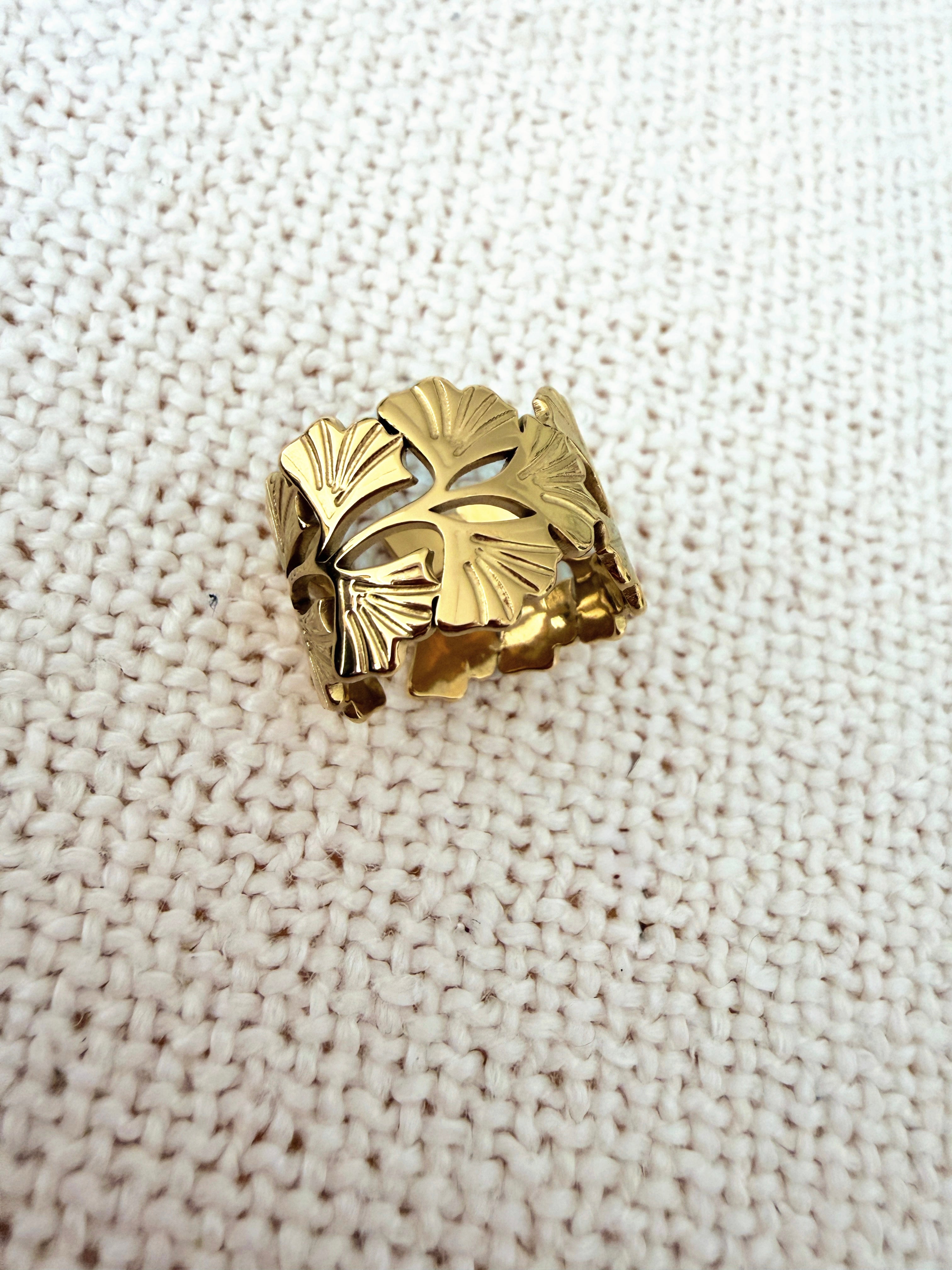 Bague Alya – Feuille de Ginkgo dorée