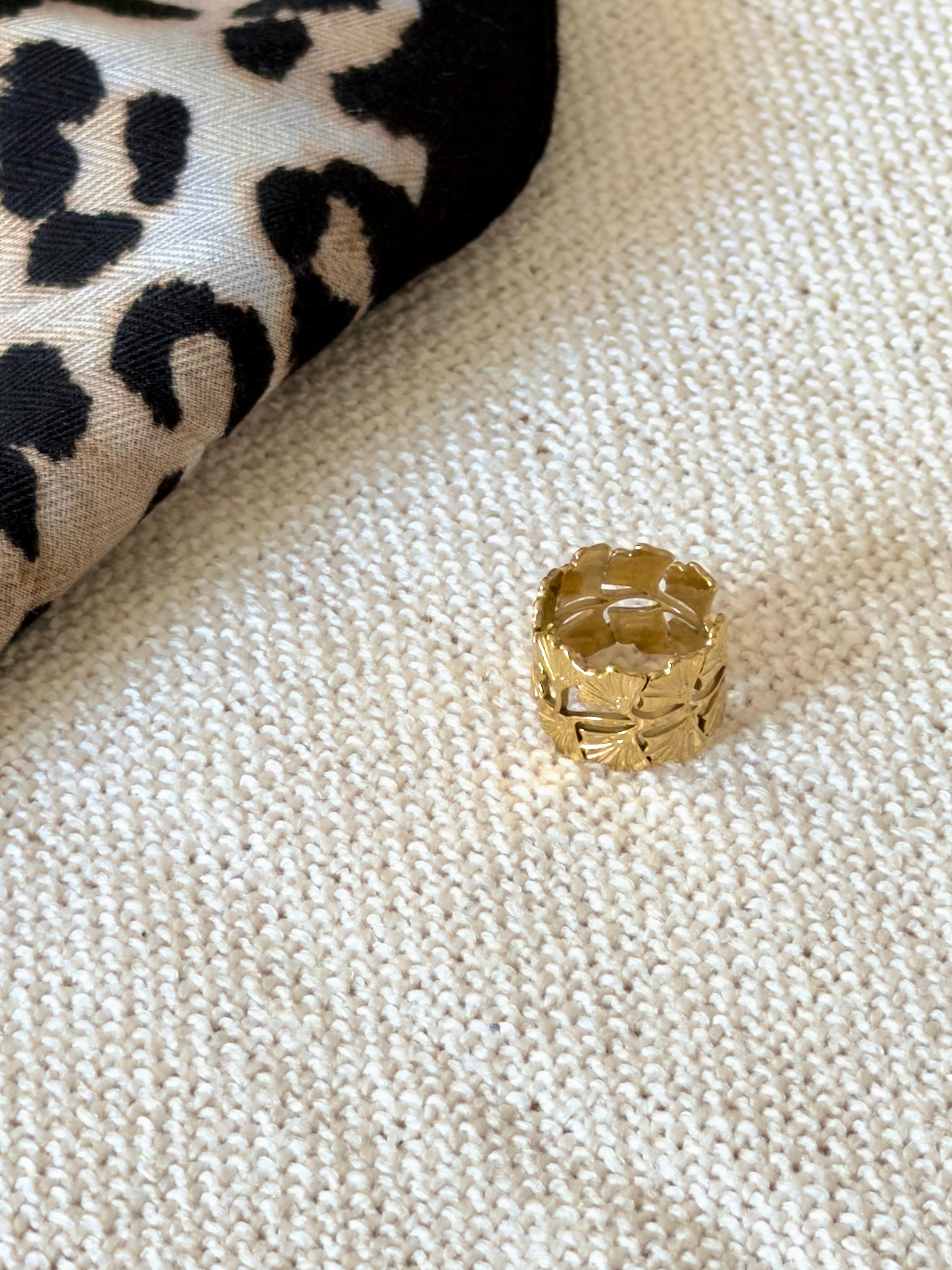 Bague Alya – Feuille de Ginkgo dorée